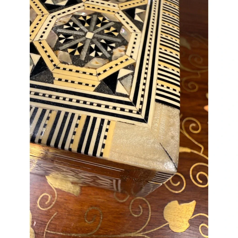 Vintage Marquetry Mother of Pearl‎ Box